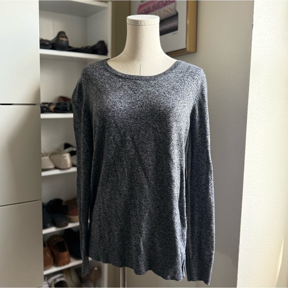 Old Navy Cozy Gray Crew Neck Sweater Sweatshirt Size Large - Picture 1 of 6